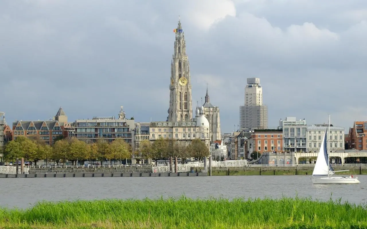 Apartment Sleep Inn - Black And White Modern Flat With Cityview Antwerp